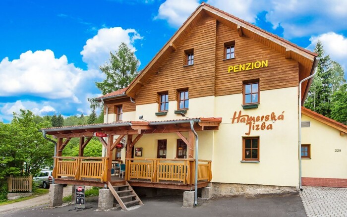 Krušné hory neďaleko Klínovca a Karlových Varov: Dovolenka v Penzióne Hamerská Jizba s chutnou polpenziou