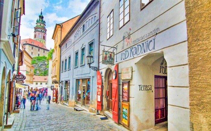Český Krumlov priamo v centre pri Námestí Svornosti v Penzióne Pod Radnicí s raňajkami a fľašou vína