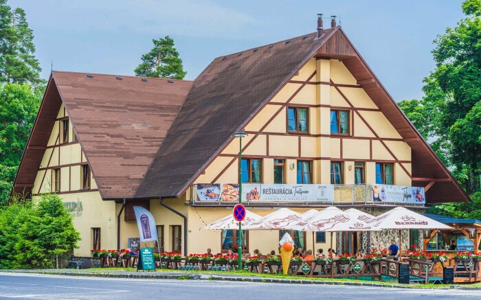 Vysoké Tatry 1,1 km od lanovky na Skalnaté pleso v Hoteli Tulipán *** s polpenziou + bazén, vírivka a 4 sauny