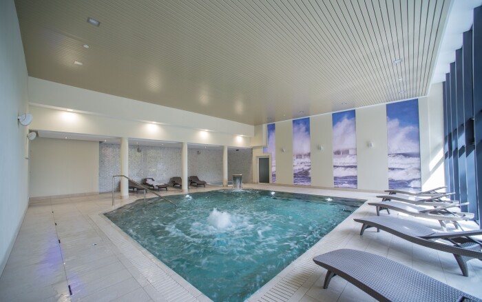 Relax 100 m od Baltského mora: Kołobrzeg v SeaPark Hoteli Wellness & Spa *** s polpenziou, bazénom a saunami