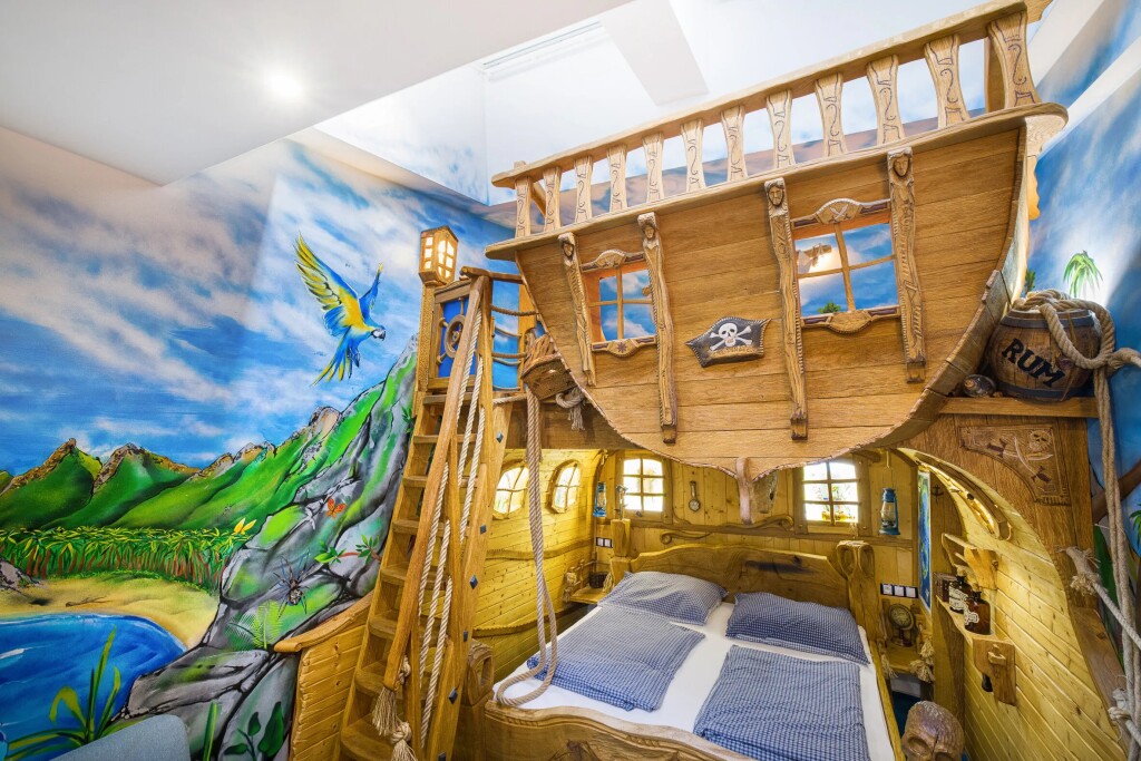 Izby, Peklo Čertovina - Hotel Kocourkov, Hlinsko