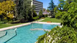 Bazén a záhrada, Hunguest Hotel Helios Hévíz ****, Hévíz, Balaton, Maďarsko