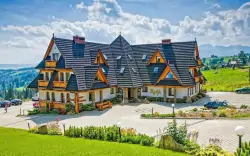 Hotel Redyk Ski&Relax sa nachádza v obklopení poľských Tatier