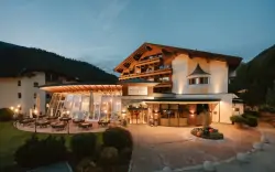 Budova hotela, miaflor Familien- & Aktivresort ****, Ried im Oberinntal, Rakúsko