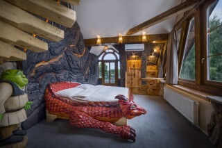 Izby, Peklo Čertovina - Hotel Kocourkov, Hlinsko