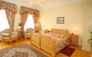 V pokojích hotelu se budete cítit jako v zámecké komnatě