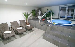 Relaxovat můžete ve vířivce
