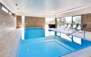 Ve wellness můžete kdykoliv do bazénu i vířivky
