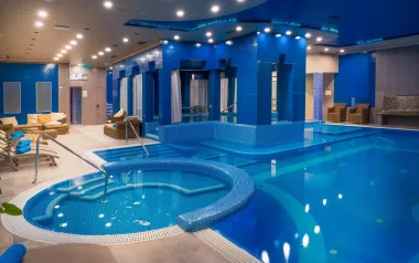 Győr neďaleko termálov: Hotel Golden Ball Club **** s neobmedzeným wellness (120 m² vodnej plochy) + polpenzia