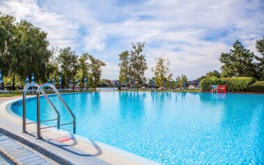 Dunajská Streda: Apartmány Termál *** priamo prepojené s termálnymi kúpeľmi s polpenziou + vstup do termálov