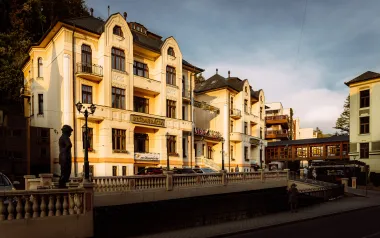 Trenčianske Teplice: Hotel Most Slávy *** s polpenziou + neobmedzené wellness (bazén, sauna) a procedúry