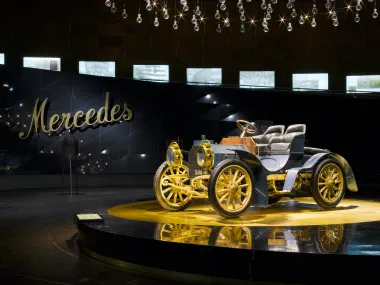 Spoznajte históriu aj budúcnosť automobilov: Návšteva Múzea Mercedes-Benz v Stuttgarte + prémiové ubytovanie