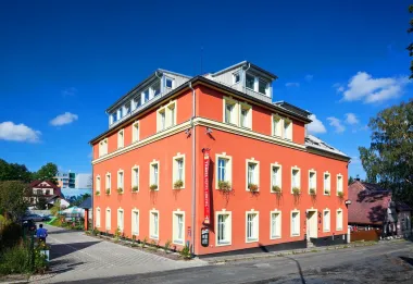 Liberec blízko Ještědu v Pytloun Wellness Travel Hoteli *** s raňajkami, bazénom, vírivkou a saunami + tapas