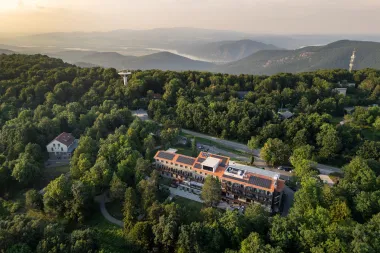 Pobyt v prírode blízko Ostrihomu: 4* Cardoner Hotel és Konferenciaközpont s polpenziou, wellness neobmedzene