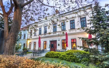 Pobyt na južnej Morave: Hotel Drnholec *** s raňajkami alebo polpenziou a neobmedzenou konzumáciou vína