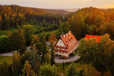Český raj: Dovolenka v Parkhoteli Skaln město *** s raňajkami alebo polpenziou, súkromným wellness a vínom