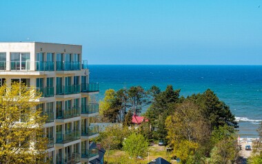Baltské more 500 m od pláže v rezorte Król Plaza Spa & Wellness s polpenziou a neobmedzeným bazénom + 3 sauny 