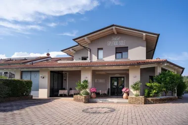 Pobyt pri Lago di Garda a historických mestách: 4* Hotel Splendid Sole s raňajkami alebo polopenziou + bazén 