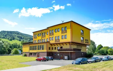 Pobyt v Jeseníkoch: Hotel Zlatý Chlum *** s raňajkami/polpenziou, privátnym wellness a drinkom + dieťa zadarmo