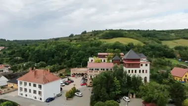 Južná Morava neďaleko vodnej nádrže Nové Mlýny v Hoteli Kurdějov *** s raňajkami, vírivým bazénom a 2 saunami 