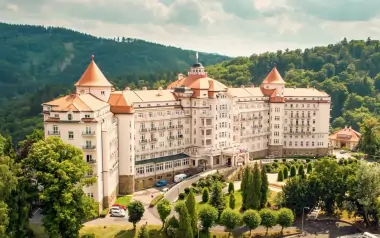 Karlove Vary: Hotel Imperial ***** s polpenziou a neobmedzeným wellness (bazén, sauna a vírivka) + 3 procedúry