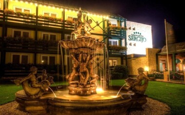 Luxusný business a wellness hotel nájdete pri jazere Sĺňava