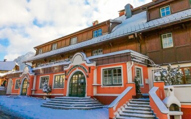 Hotel se honosí klasickou rakouskou architekturou