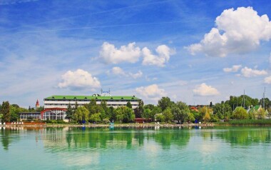 Hotel Marina-Port **** se soukromou pláží u Balatonu