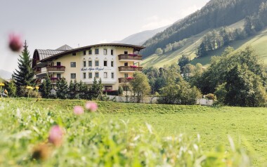 Wellness v Južnom Tirolsku: Alpin Royal Wellness Refugium & Resort Hotel ****+ s polpenziou, bazénmi a saunami