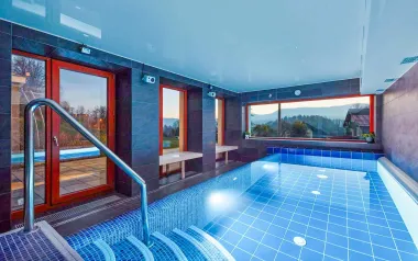 Jeseníky: Hotel Slunný dvůr *** s polpenziou, denne vstupom do wellness (bazén, vírivka) + parafínový zábal