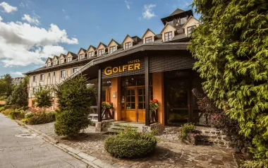 Pobyt pri Kremnickom hrade: Hotel Golfer *** s polpenziou, bazénom, saunami a vyžitím pre deti i športovcov