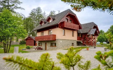 Vysoké Tatry: Pobyt vo Ville Domino s raňajkami, sladkým darčekom, masážnou vaňou a zľavou do wellness centra