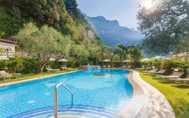 Pobyt pri Lago di Garda a Monte Baldo v Hoteli Continental **** s raňajkami či polpenziou, wellness + aktivity