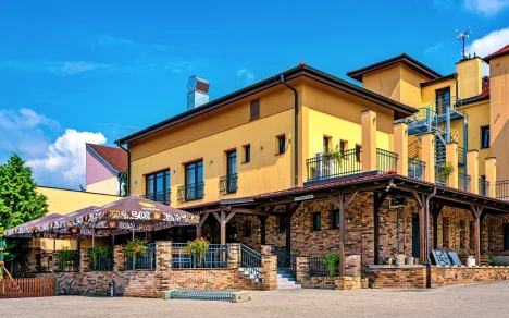 Hotel Ľudový dom ***, vinárska obec Bzenec, Slovácko