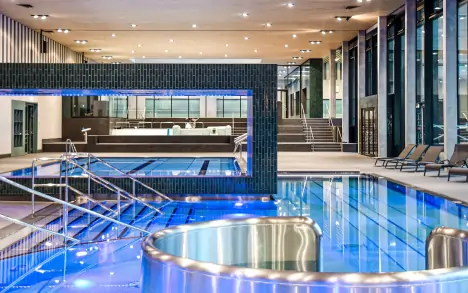 Krytý bazén, Park Inn by Radisson Neumarkt ****, Neumarkt, Nemecko