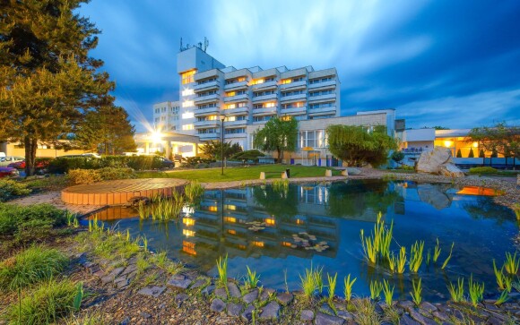Hotel Hviezda *** sa nachádza v kúpeľnom meste Dudince