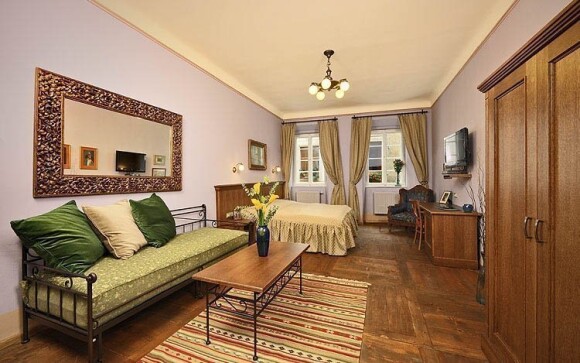 Pokoje hotelu se nesou v historickém duchu