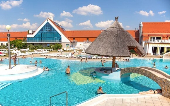 Kehida Thermal Spa nabízí vnitřní i venkovní areál