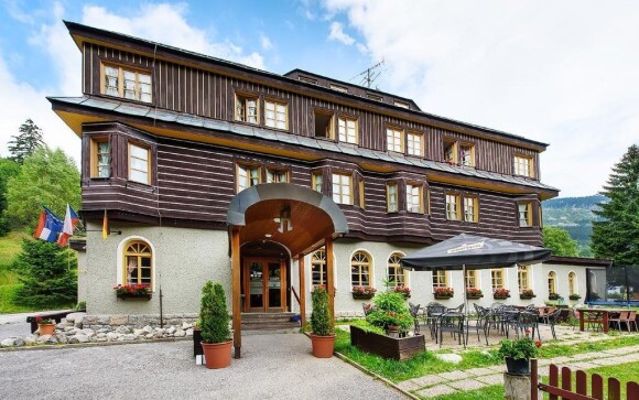 Hotel se nachází uprostřed přírody