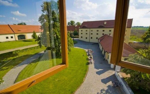 Praha v Zámeckém hotelu s wellness a gurmánskou večeří