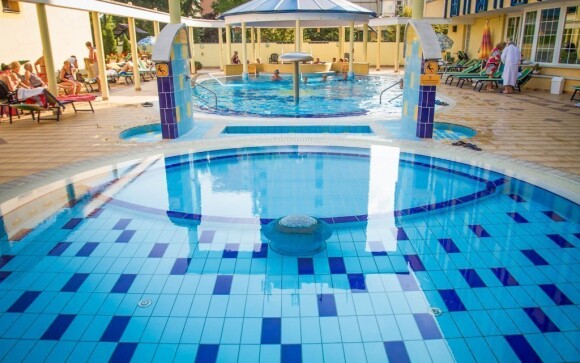 Přímo u hotelu jsou bazény s termální vodou