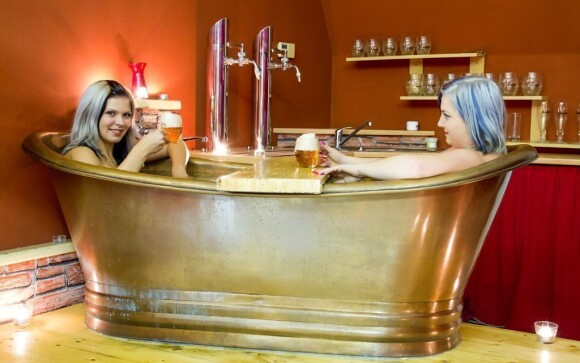 Vyzkoušejte relaxaci v pivní lázni