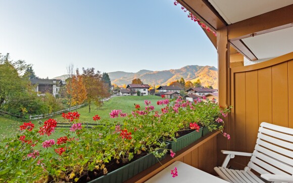 Balkón s kvetmi, Wander- & Landhotel Gabriele ***, Unterwössen, Nemecko
