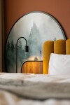 Spálňa s lampou, Hotel Santa Christina, Świeradów Zdrój, Świeradów-Zdrój, Poľsko
