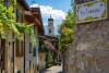 Úzka ulička s kostolom, Hotel Royal Village ****, Limone sul Garda (BS), Taliansko