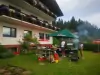 Záhradné grilovanie, Penzión Concordia, Ramsau am Dachstein, Alpy, Rakúsko