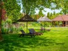 Záhrada s ležadlami, Orchidea Hotel ****, Lipót, Maďarsko
