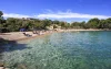 Kamienková pláž pri hoteli Blue Waves Resort **** Chorvátsko