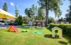 Deti sa zabávajú na detskom ihrisku, Penzión Encián