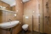 Kúpeľňa s toaletou, Hotel Grajski dvor ***, Radovljica, Radovljica , Slovinsko